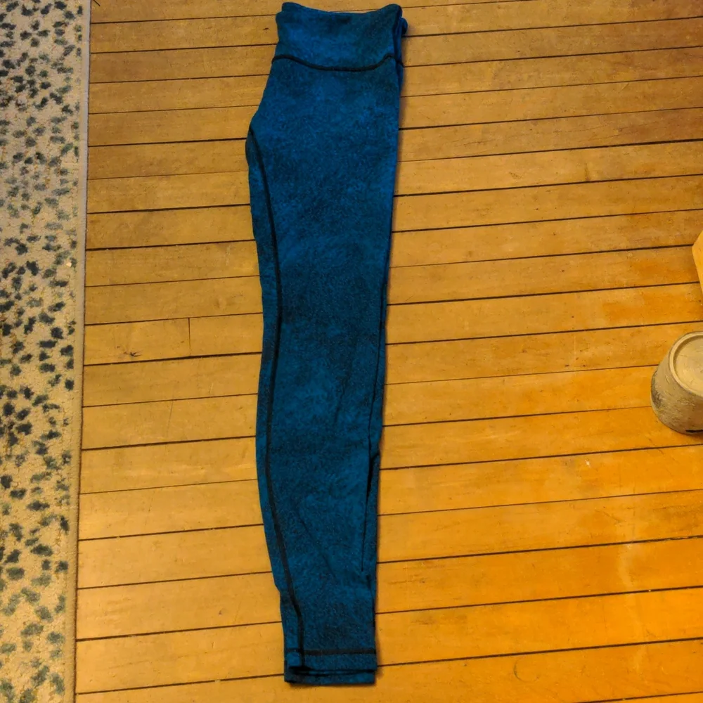 Lululemon leggings. Blue space dye print. Size 10 euc - Picture 3 of 5